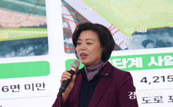 11일 오전 과천시청 1층 로비에서 진행된 ‘2025 현안사업 신년 언론 브리핑’에서 신계용 과천시장이 주요 현안사업 추진계획을 설명하고 있다. 2025.2.11 과천/박상일기자 metro@kyeongin.com
