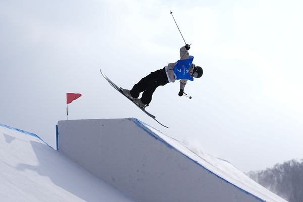 12일 수요일 중국 흑룡강성 야부리에서 열린 제9회 동계 아시안게임 남자 프리스키 빅에어 결승에서 한국 윤종현이 경기를 펼치고 있다. 2025.2.12 /AP=연합뉴스