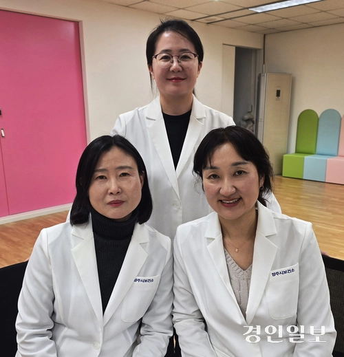 양주시보건소 윤선희·류미이·김수진 방문간호사(왼쪽부터 시계방향)는 “홀로 사시는 어르신들은 진정어린 모습을 보일 때 비로소 마음의 문을 여시는 것 같다”고 말했다. 2025.2.13 양주/최재훈기자 cjh@kyeongin.com