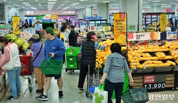 구리시 유통종합시장 내 롯데마트 입점이 가시권에 들어왔다. 사진은 도내 한 롯데마트. /경인일보DB