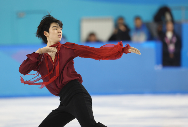 피겨 차준환이 13일 중국 하얼빈 헤이룽장 빙상훈련센터 다목적홀에서 열린 하얼빈 동계아시안게임 피겨 남자 싱글 프리 스케이팅에서 연기를 하고 있다.  2025.2.13 /연합뉴스