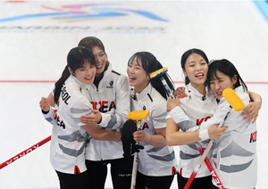 [하얼빈 동계 AG] ‘경기도청 5G’ 여자 컬링 대표팀, 18년만에 금메달 쾌거