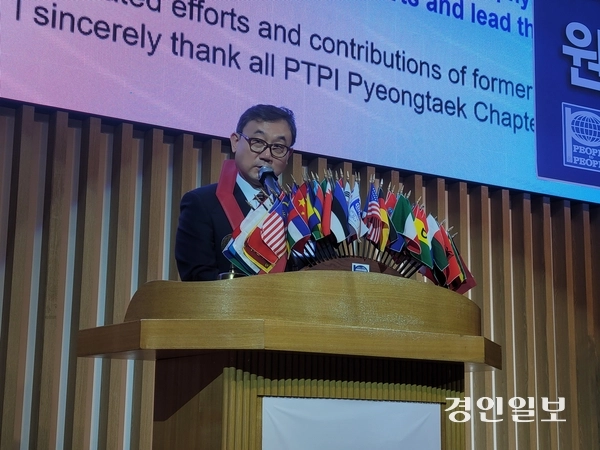 (사)국제피플투피플 평택챕터가 최근 창립 34주년 기념식 및 회장 이·취임식을 개최했다. 2025.2.16 /민웅기기자 muk@kyeongin.com