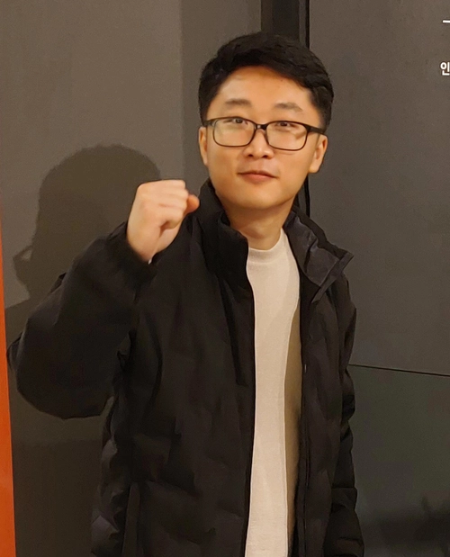 대우자동차보존연구소에서 연구원으로 활동하고 있는 김동영씨는 “올드카를 추억하는 레트로 목적보다 대한민국 자동차 산업의 발전에 기여한 대우차의 발자취를 짚어보고자 연구소에 몸담게 됐다”고 했다. /대우자동차보존연구소 제공