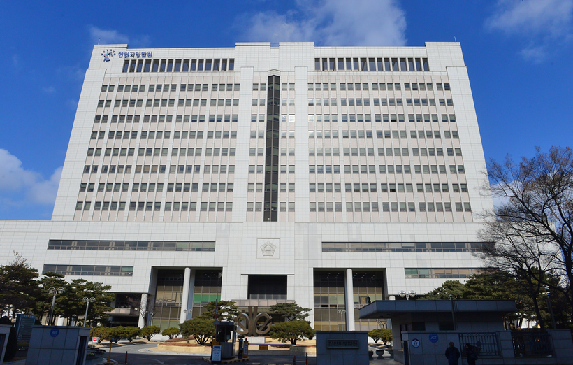 가정폭력 고백 ‘양말 기부천사’ 송상례씨 남편 1심서 ‘징역형’