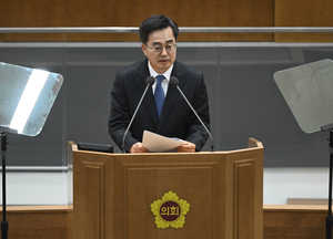 김동연 경기도지사, 조국과 접점 늘리며 ‘범친문 노크’