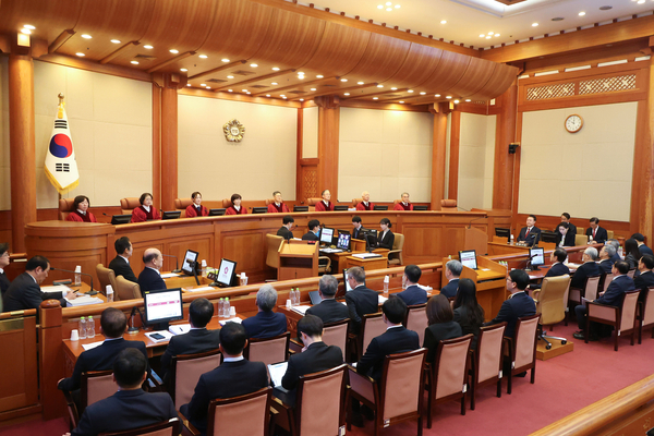 지난 13일 서울 종로구 헌법재판소 대심판정에서 윤석열 대통령 탄핵심판 8차 변론이 열리는 모습/연합뉴스