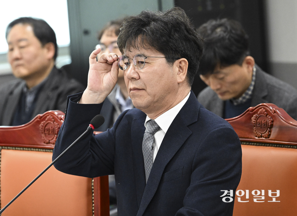 19일 오전 경기도의회 문화체육관광위원회 회의실에서 인사청문특별위원회의 김상회 경기아트센터 사장 후보자에 대한 인사청문회가 진행되고 있다. 2025.2.19 /이지훈기자 jhlee@kyeongin.com