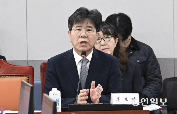 19일 오전 경기도의회 문화체육관광위원회 회의실에서 인사청문특별위원회의 김상회 경기문화재단 사장 후보자에 대한 인사청문회가 진행되고 있다. 2025.2.19 /이지훈기자 jhlee@kyeongin.com