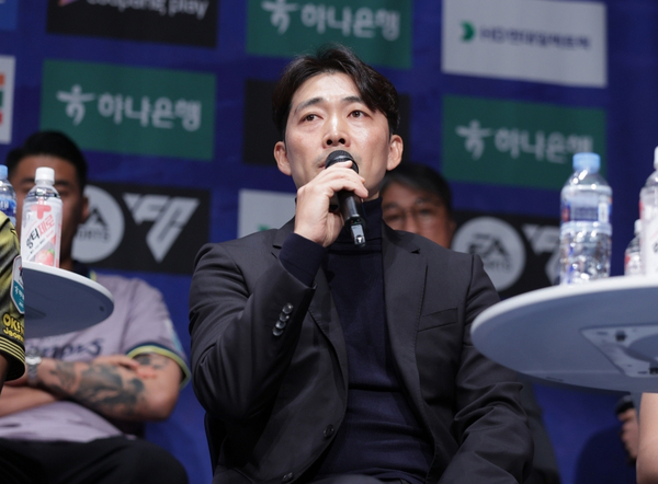 19일 열린 ‘하나은행 K리그2 2025 개막 미디어데이’에 참석한 K리그2 소속팀 감독. 변성환 수원삼성 감독. /한국프로축구연맹 제공