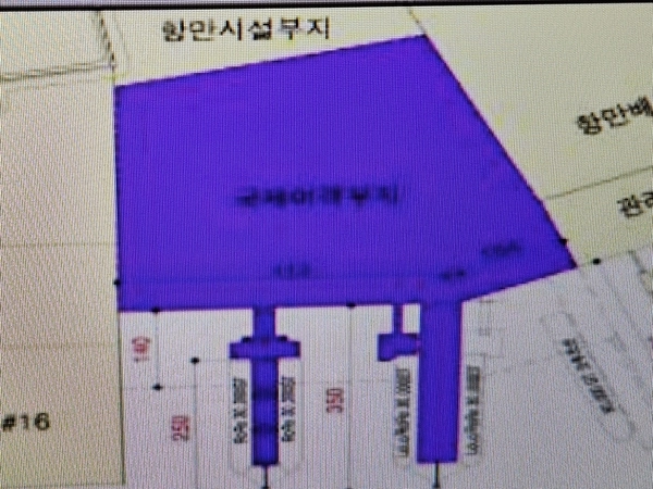 평택당진항 국제여객터미널 여객부두(왼쪽 부전교·오른쪽 돌제부두)의 폭이 좁아 하역작업 과정에서 위험 발생이 높고 작업 효율마저 떨어진다는 지적이다. /평택지방해양수산청 제공