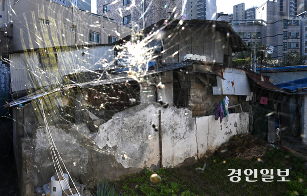 수원시 팔달구 인계동 빈집 모습. /경인일보DB