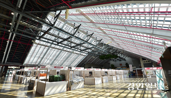 인천시의 ‘제물포 르네상스’ 프로젝트 마중물로 기대를 모은 ‘상상플랫폼’이 개관 1년도 지나지 않아 텅 빌 처지다. 2025.2.24 /조재현기자 jhc@kyeongin.com