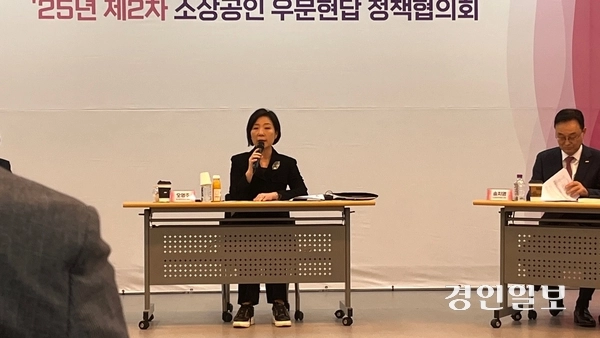 오영주 중소벤처기업부 장관이 질의응답하고 있다. 2025.2.25 / 윤혜경기자 hyegyung@kyeongin.com