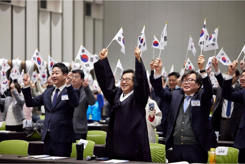 <b>김동연</b> “3·1운동, 빛의 혁명으로 이어져… <b>개헌</b>으로 제7공화국 문 열어...
