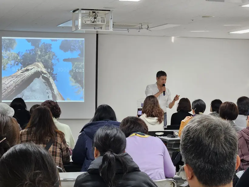 수원시립미술관에서 지난달 27일 진행한 ‘SUMA 렉쳐: AI와 현대미술’ 강연. /수원시립미술관 제공.