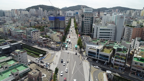 부천시가 오는 3월부터 내년 말까지 원도심인 부천로 일대 550m 구간에 대해 보행환경 개선사업에 나선다. /부천시 제공
