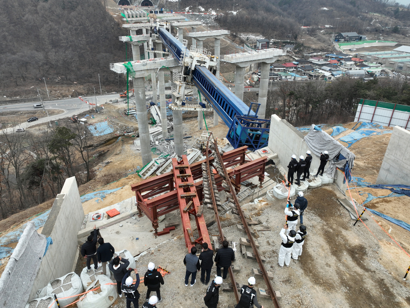 서울세종고속도로 붕괴 때 공사 감독자는 없었다