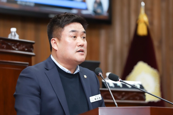 여주시의회 박시선 부의장이 5일 제73회 임시회 1차 본회의에서 자유발언을 통해 국방부의 군 훈련부지 시유지 매입 계획에 대해 우려를 표명했다. 2025.3.5 /여주시의회 제공