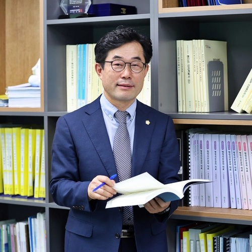 의왕시의회 김태흥 의원은 “선출직 의원으로서 민생을 살피는 일이 최우선 돼야 한다”고 밝혔다. /의왕시의회 제공