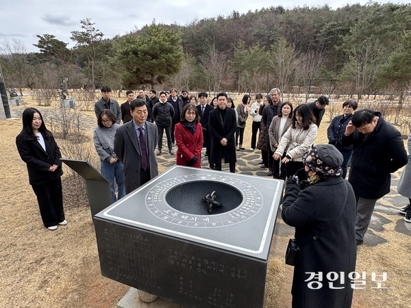 여주교육지원청이 5일 세종대왕릉에서 뜻깊은 참배 행사를 진행하며 지역 교육의 새로운 전기를 마련했다. 2025.3.5 여주/양동민기자 coa007@kyeongin.com