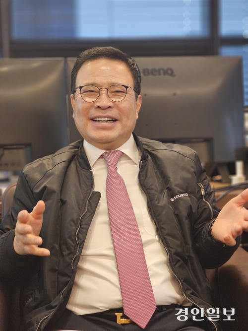 강성태 솔라테크 회장은 “어려운 이웃에게 작은 도움이 됐으면 한다. 나눔의 그릇을 키워 나가기 위해 노력하겠다”고 말했다. 2025.3.5 화성/김학석기자 marskim@kyeongin.com