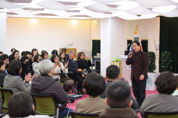 지난 7일 남양주시 평내동 청년창업센터에서 개최된 청년·문화 정책 아이디어 제안사업 오리엔테이션에서 주광덕 시장이 인사말을 하고 있다. 2025.3.10 /남양주시 제공