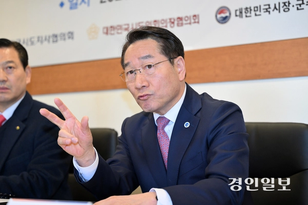 지난달 26일 오전 인천 송도국제도시 다례원에서 열린 ‘지방 4대 협의체장 간담회’에서 유정복 대한민국시도지사협의회장이 모두발언을 하고 있다. 2025.2.26 /조재현기자 jhc@kyeongin.com