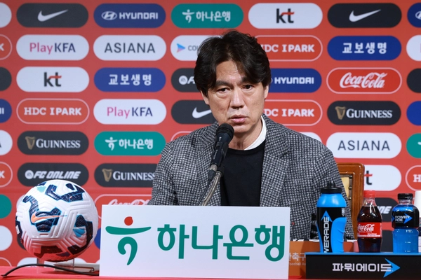 홍명보 축구 국가대표팀 감독이 10일 서울 종로구 축구회관에서 2026 북중미 월드컵 아시아 3차 예선 B조 7, 8차전에 나설 대표 선수 명단을 발표하고 있다. 2025.3.10 /연합뉴스