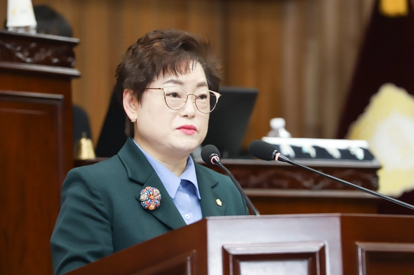 여주시의회가 11일 제73회 임시회 2차 본회의를 열고 총 36건의 안건을 심의·의결했다. 이상숙 조례등심사특별위원장이 조례 등에 대한 보고를 하고 있다. 2025.3.11 /여주시의회 제공