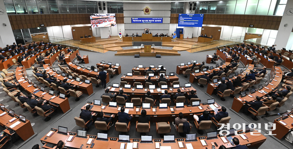 지난달 20일 오전 경기도의회 본회의장에서 제382회 임시회 제3차 본회의가 진행되고 있다. 2025.2.20 /최은성기자 ces7198@kyeongin.com