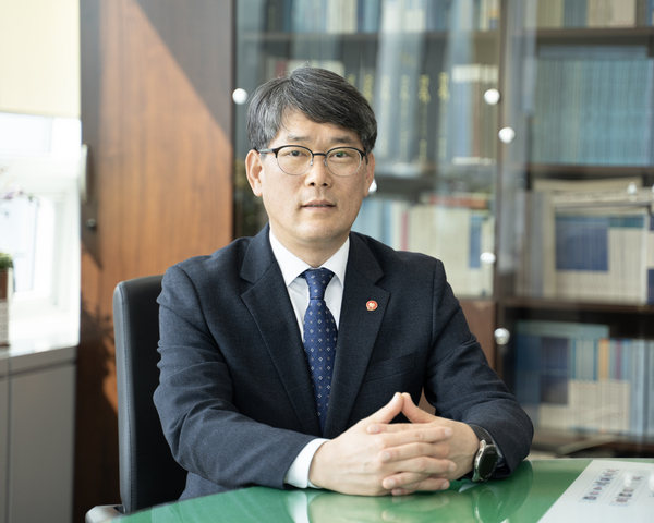 엄호윤 국민건강보험공단 인천경기본부장은 “흡연으로 발현된 질병의 책임은 개인이 아닌 담배회사가 져야 한다”고 말했다. /건보공단 인천경기지역본부 제공