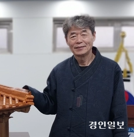 지난 14일 강환구 (사)경기무형유산총연합회 이사장이 광주에 소재한 연합회 사무실에서 경기무형유산의 현상황에 대해 설명하며 많은 관심과 지원을 촉구했다. 2025.3.14 /이윤희기자 flyhigh@kyeongin.com