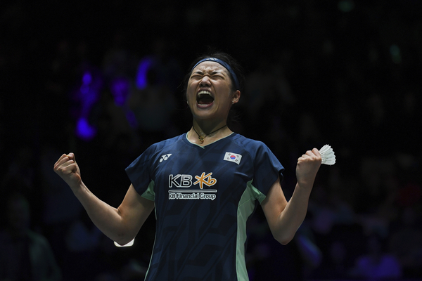최고 권위 대회인 세계배드민턴연맹(BWF) 월드투어 슈퍼 1000 전영오픈에서 정상에 오른 안세영이 포효하고 있다. 2025.3.17 /AP=연합뉴스