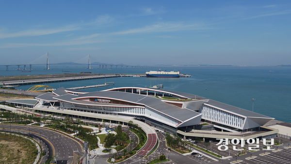 인천항 신국제여객터미널 전경. /경인일보DB