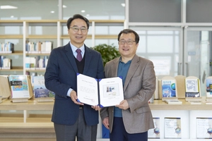 노영돈 인천대 교수, 국립해양박물관에 도서 기증