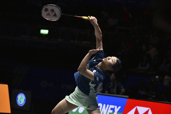 안세영이 16일(현지 시간) 영국 버밍엄의 유틸리타 아레나에서 열린 세계배드민턴연맹(BWF) 월드투어 슈퍼 1000 전영오픈 여자 단식 결승에서 리턴 하고 있다. 2025.3.17 /AP=연합뉴스