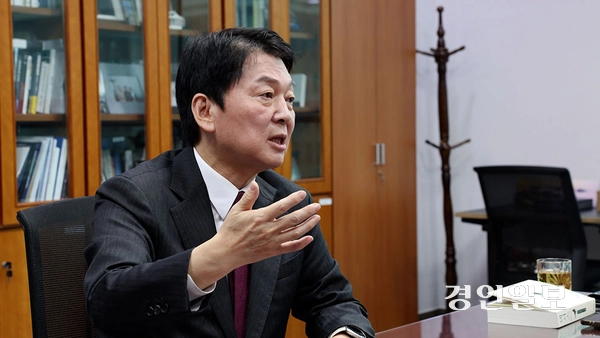 안철수(성남 분당갑) 국민의힘 의원이 지난 1월 22일 국회에서 경인일보와 인터뷰를 하고 있다. 2025.1.22 /박소연PD parksy@kyeongin.com