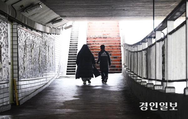미등록 이주아동 기사관련 사진, 오산시 거주 한 외국인 가정. 2025.3.3 /이지훈기자 jhlee@kyeongin.com