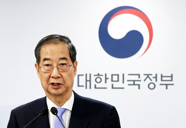 직무에 복귀한 한덕수 대통령 권한대행 국무총리가 24일 정부 서울청사에서 대국민담화를 하고 있다. 2025.3.24 /연합뉴스