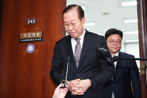 이재명 2심 무죄… 여 “해괴 정치재판” 야 “정의는 승리해”