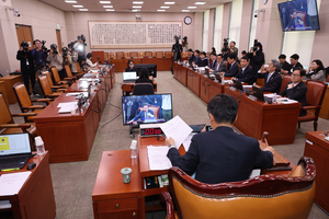 보수 눈치에… 헌법재판소, 윤석열 대통령 탄핵 셈법 복잡