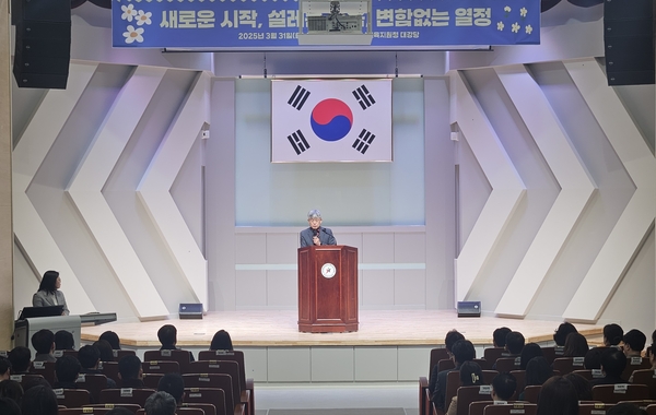 성남교육지원청(교육장·한양수)이 관내 공립학교 전체 행정실장들을 대상으로 통합연수를 진행하고 있다. /성남교육지원청 제공