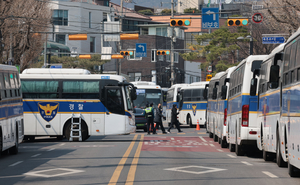 국힘 “8대0 각하·5대3 기각” vs 민주 “만장일치 인용”