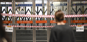 ‘탄핵 선고’ 기다림의 눈… “하던 일 멈추고 다같이 지켜봐야죠”