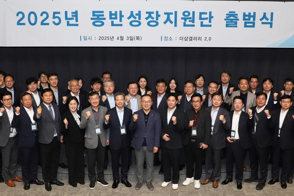 포스코이앤씨는 3일 자사 임직원과 협력사 대표 등 50여명이 참석한 가운데 ‘동반성장지원단’ 출범식을 개최했다. /포스코이앤씨 제공