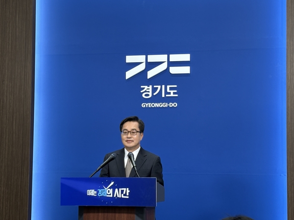 김동연 경기도지사가 4일 경기도청에서 윤석열 대통령 탄핵심판 선고 관련 입장을 발표하고 있다. 2025.4.4 /경기도 제공