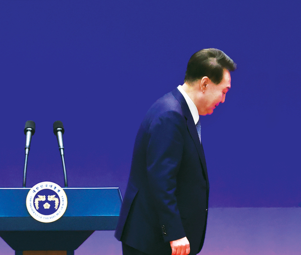헌법재판소가 4일 전원일치로 윤석열 대통령 파면을 선고했다. 탄핵 소추 111일, 변론 종결 38일 만으로 파면의 효력은 즉시 발생해 이를 기점으로 윤 대통령은 직위를 잃었다. /연합뉴스