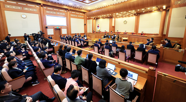 4일 서울 종로구 헌법재판소 대심판정에서 윤석열 대통령 탄핵심판 선고가 열리고 있다. 2025.4.4 /연합뉴스