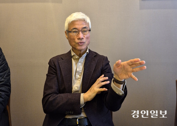박경훈 프로축구 K리그2 수원삼성 단장이 출입기자단과 간담회를 진행하고 있다. 2025.4.8 /이영선기자 zero@kyeongin.com